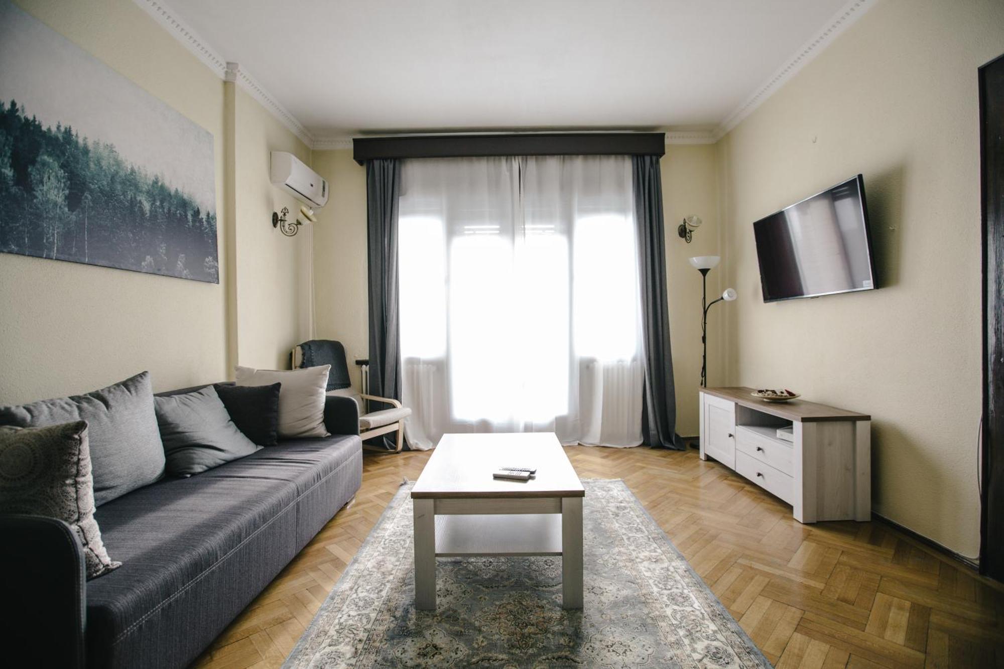 Spacious City View Apartment With Balcony بوخارست المظهر الخارجي الصورة