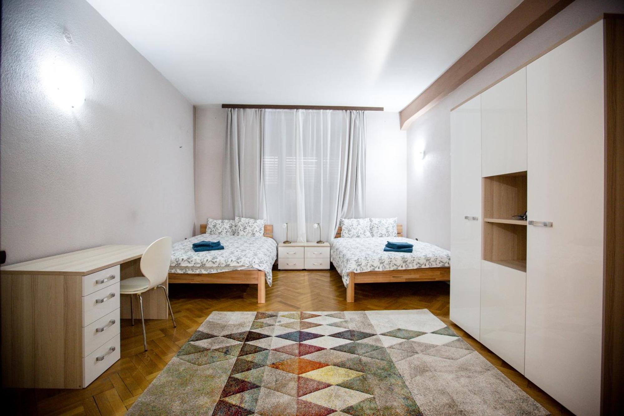 Spacious City View Apartment With Balcony بوخارست المظهر الخارجي الصورة