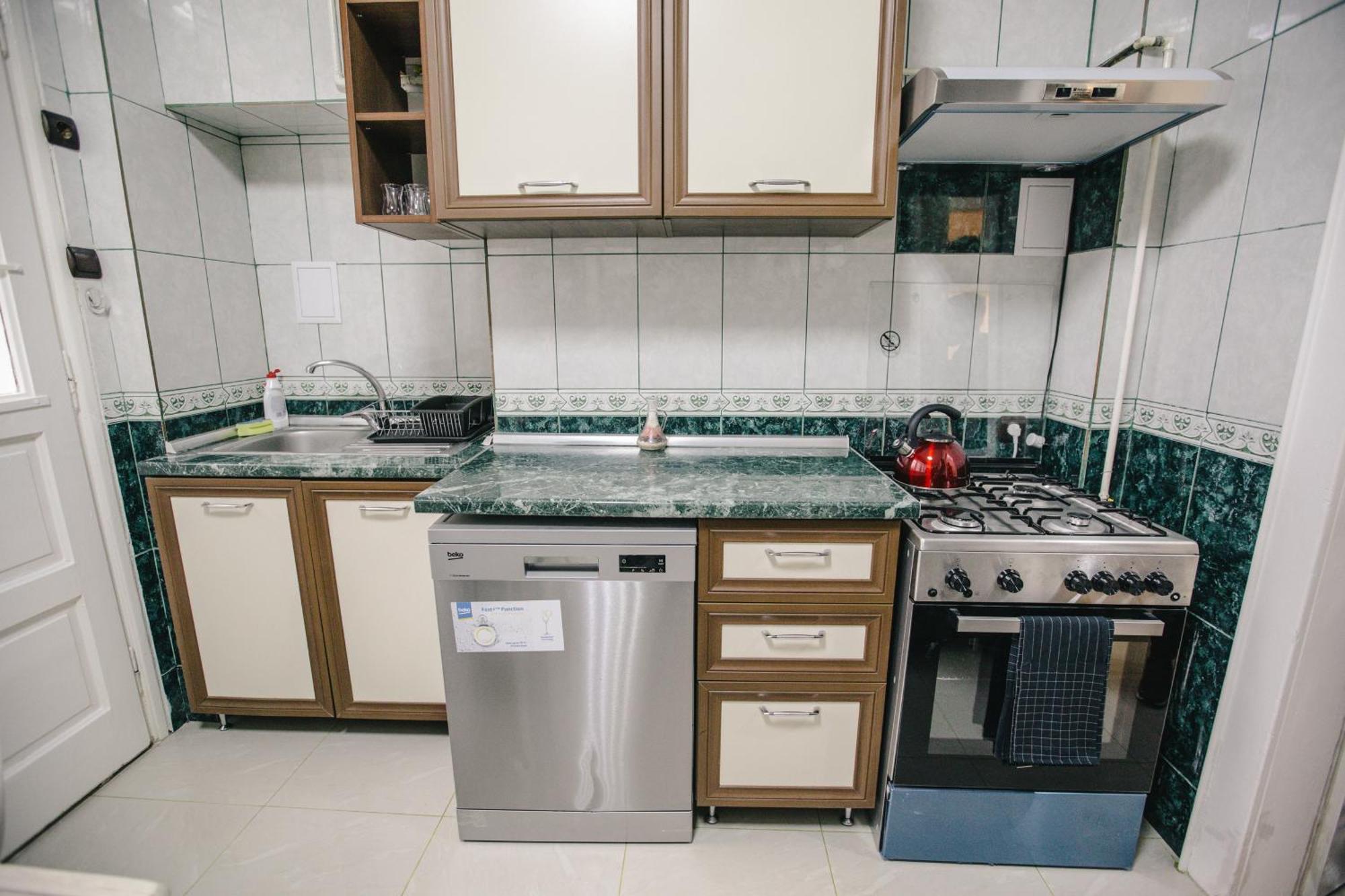 Spacious City View Apartment With Balcony بوخارست المظهر الخارجي الصورة