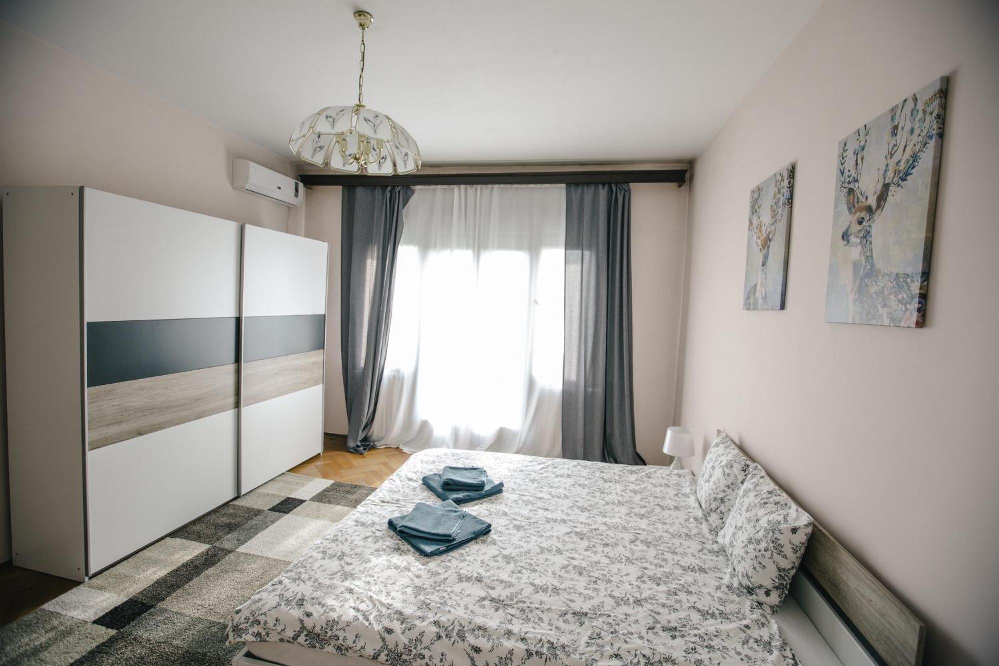 Spacious City View Apartment With Balcony بوخارست المظهر الخارجي الصورة
