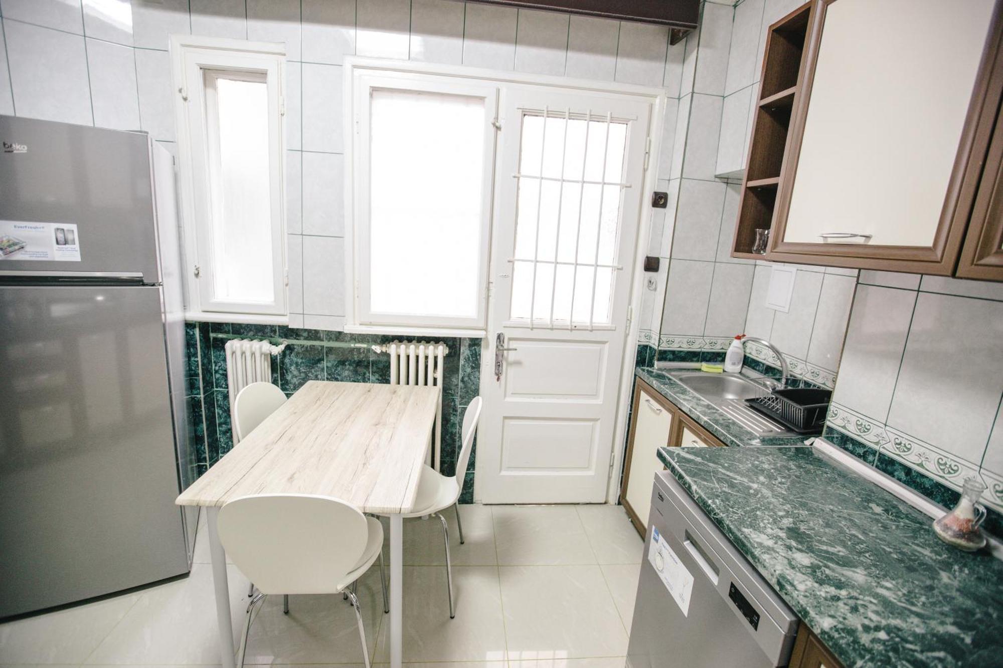 Spacious City View Apartment With Balcony بوخارست المظهر الخارجي الصورة