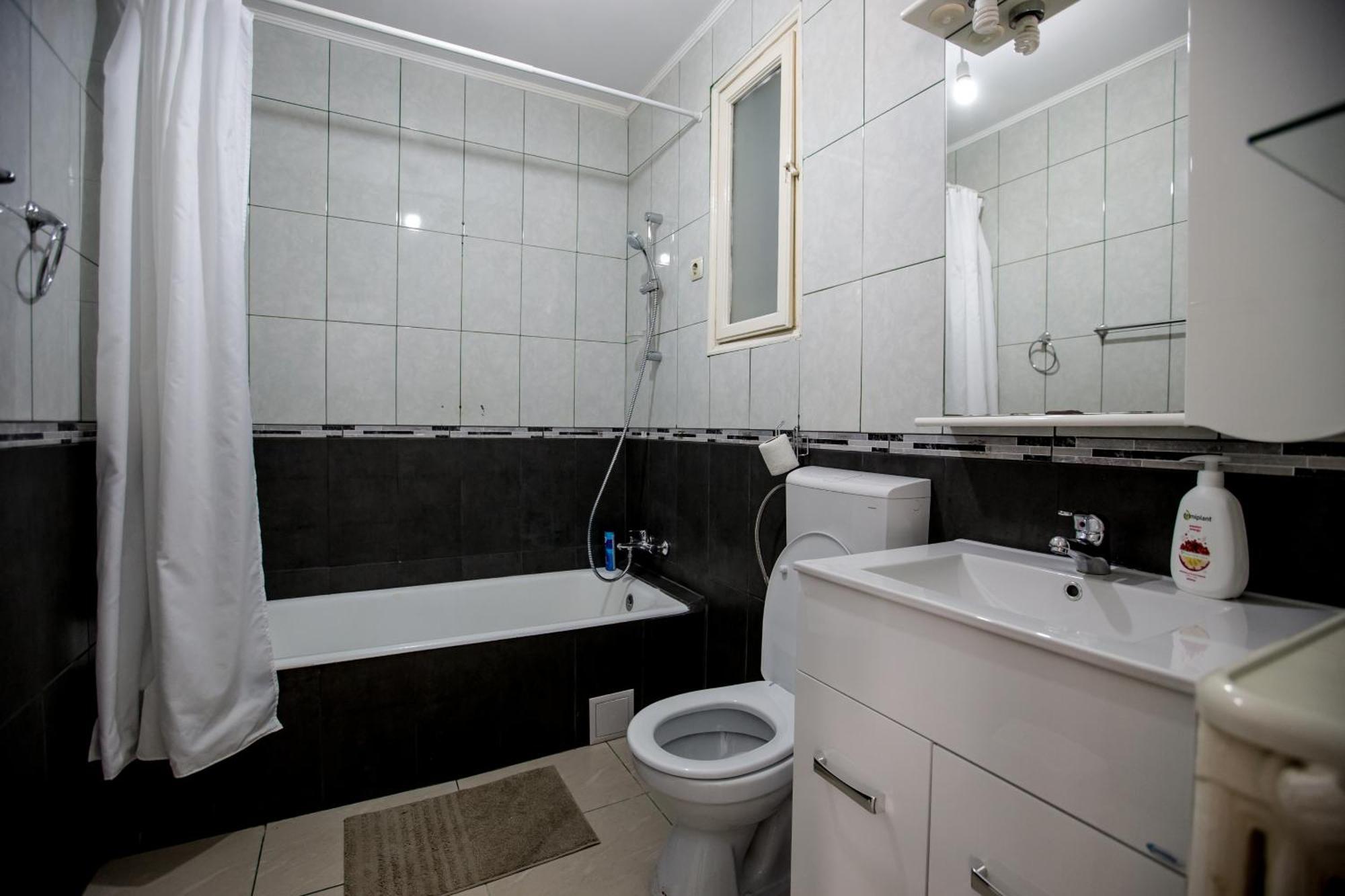 Spacious City View Apartment With Balcony بوخارست المظهر الخارجي الصورة