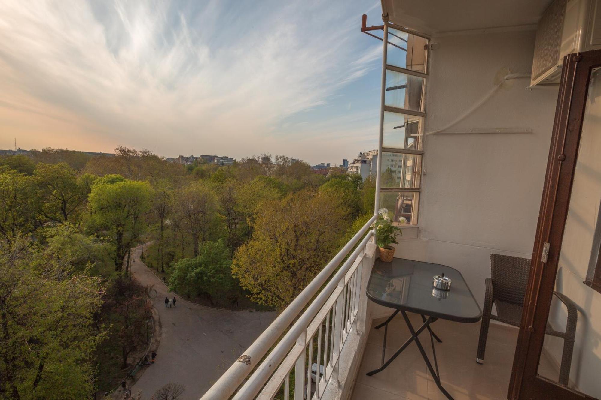 Spacious City View Apartment With Balcony بوخارست المظهر الخارجي الصورة