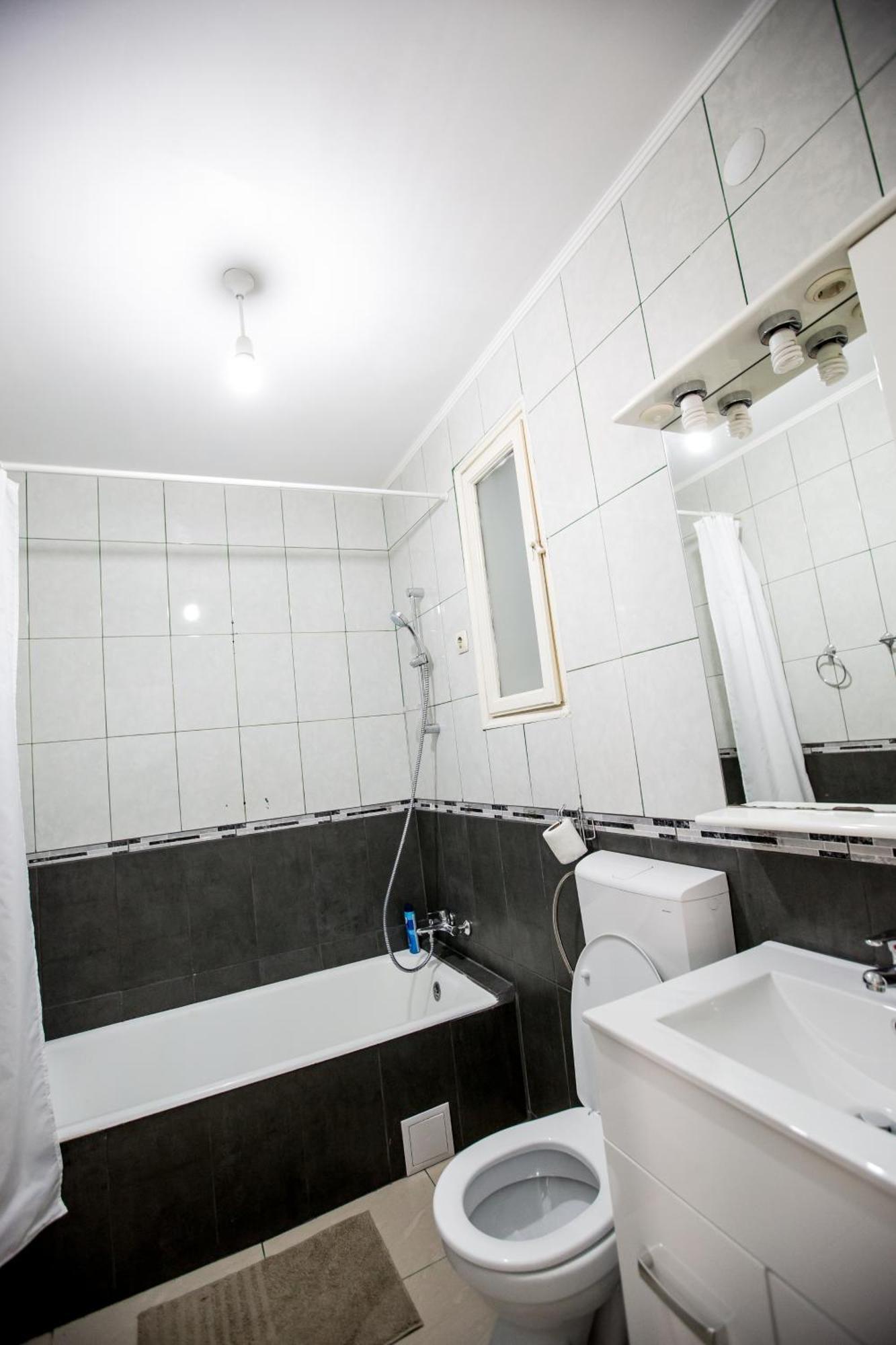 Spacious City View Apartment With Balcony بوخارست المظهر الخارجي الصورة