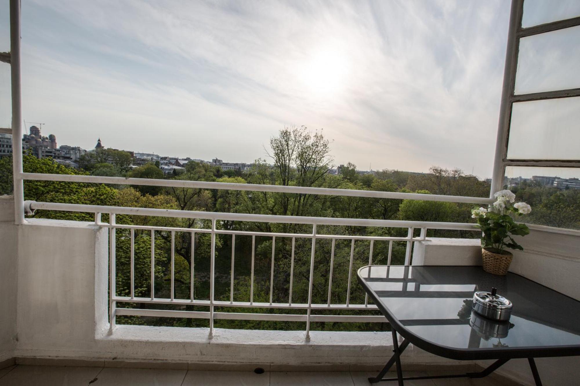 Spacious City View Apartment With Balcony بوخارست المظهر الخارجي الصورة
