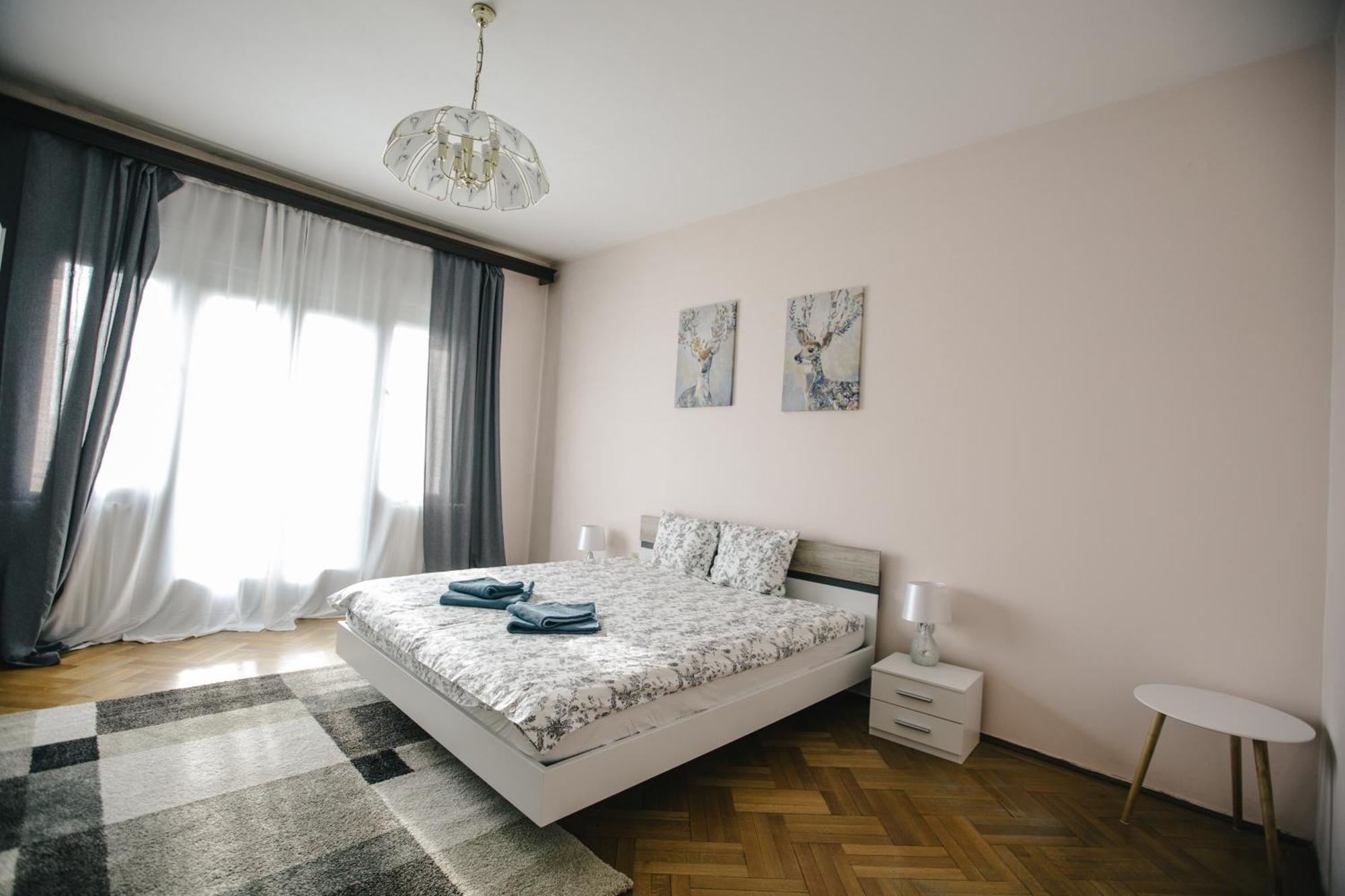 Spacious City View Apartment With Balcony بوخارست المظهر الخارجي الصورة